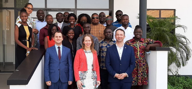 El 22 de febrero de 2022, celebramos un seminario para los productores de Ghana en la sala de exposición de la Embajada de Hungría en Accra, donde presentamos nuestras ponedoras y los híbridos de doble propósito.